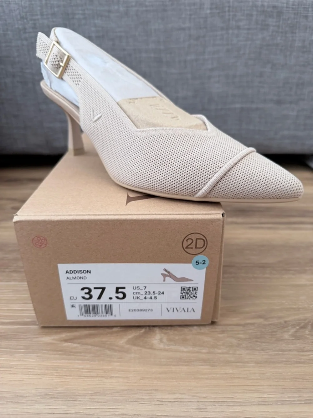 Pointed-Toe Slingback Kitten Heel in Beige - Picture 3 of 3